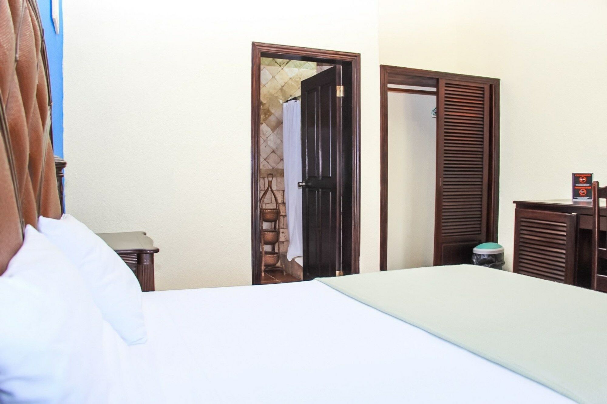 West End Divers Resort Cohoon Ridge Экстерьер фото
